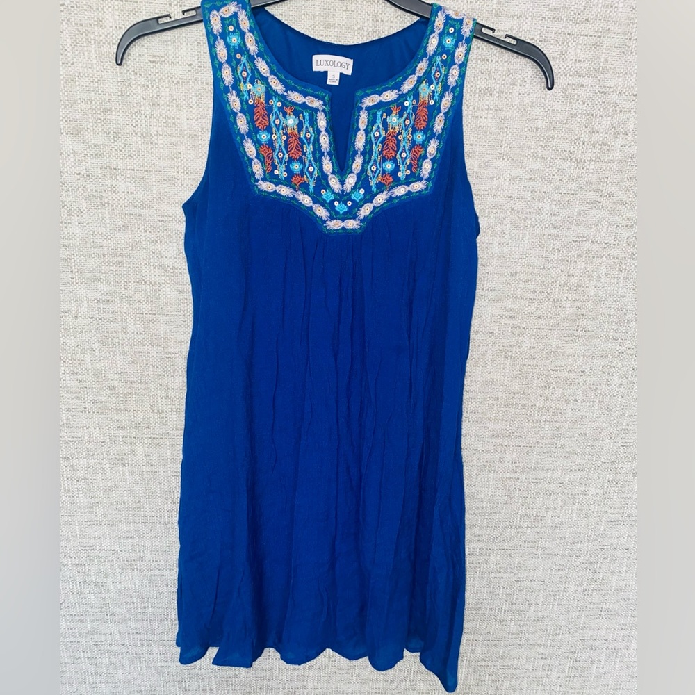 Luxology Women's Sleeveless Shift Dress Size Small Blue Color Solid V-Neck